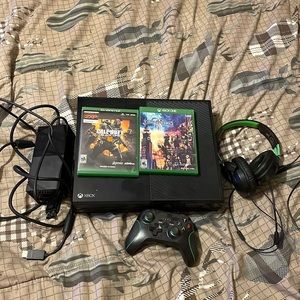 Like new Xbox one, turtle beach headset and 2 games